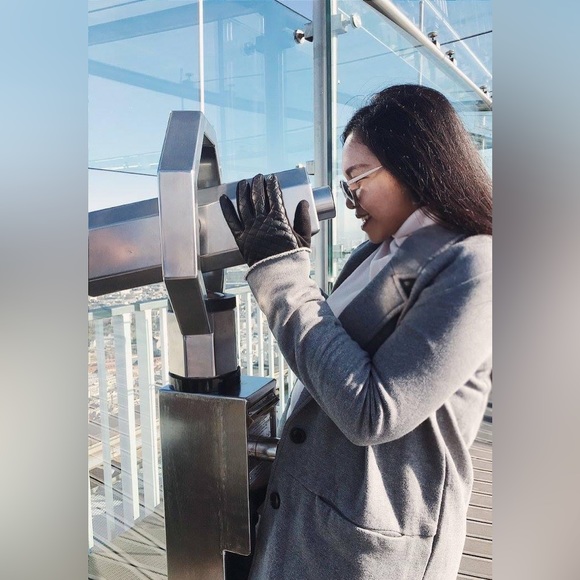 Meet your Posher, Olivia - Picture 2 of 4